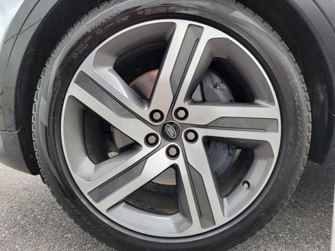 Used 2024 Land Rover Discovery Dynamic SE image 18