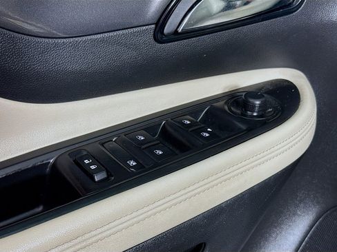 Used 2019 Buick Encore Essence image 11