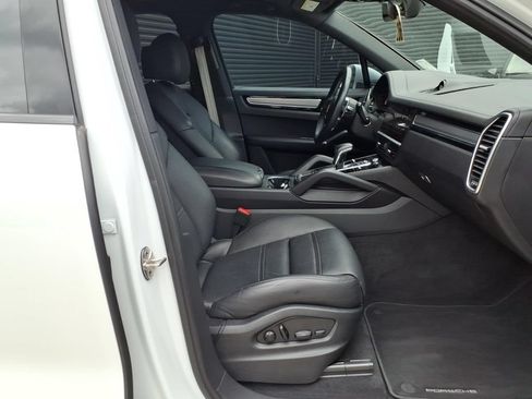 Used 2023 Porsche Cayenne S Platinum AWD/4WD image 18