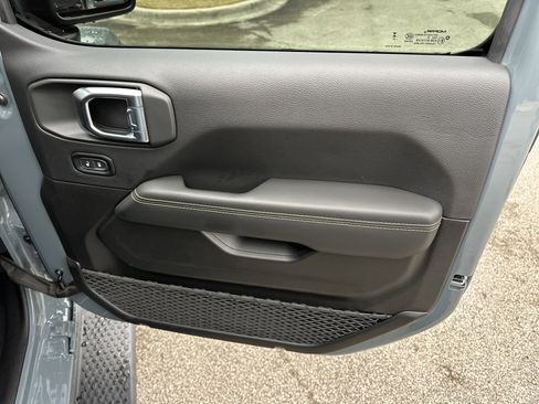 Used 2025 Jeep Wrangler Sahara image 15