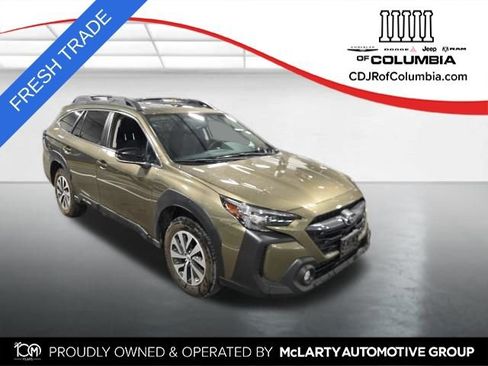 Used 2025 Subaru Outback Premium AWD/4WD image 1