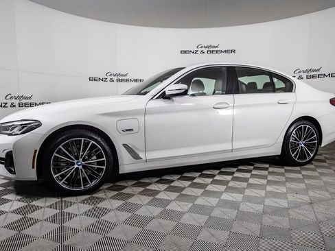 Used 2023 BMW 530e w/ Premium Package image 9