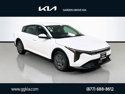 New 2025 Kia K4 LX