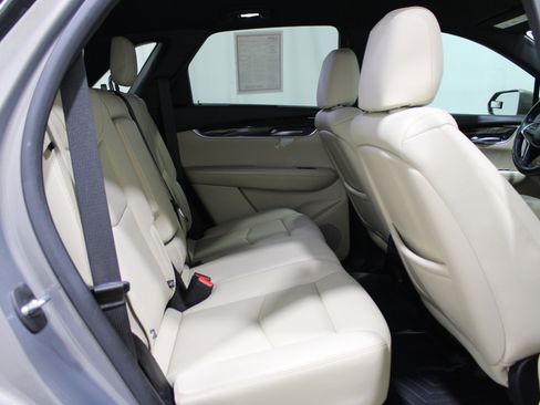 Used 2019 Cadillac XT5 FWD image 27