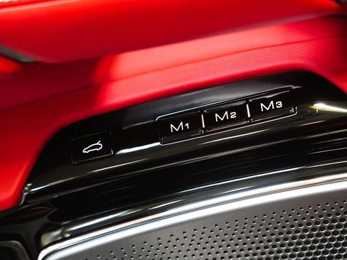 Used 2024 Ferrari Roma Spider RWD image 32