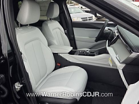 New 2026 Jeep Cherokee Limited AWD/4WD image 18