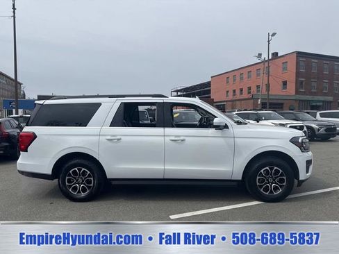 Used 2024 Ford Expedition Max XLT AWD/4WD image 3