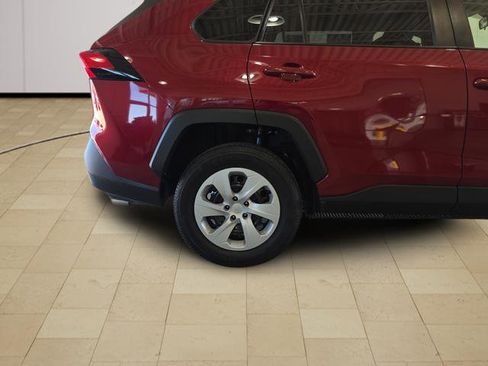 Used 2021 Toyota RAV4 LE AWD/4WD image 28