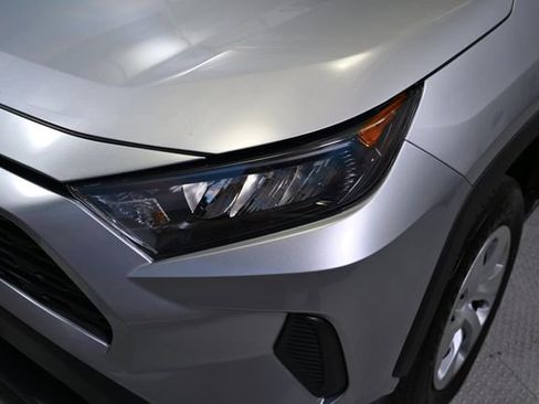 Used 2022 Toyota RAV4 LE image 12