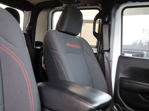 Used 2022 Jeep Gladiator Rubicon w/ Cold Weather Group image 11