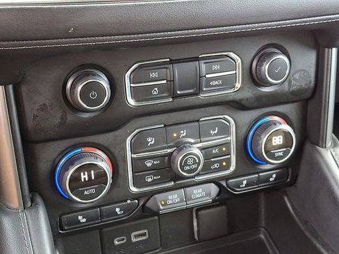 Used 2022 Chevrolet Suburban LT image 16