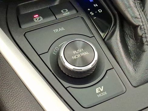 Certified 2022 Toyota RAV4 LE w/ Carpet Mat Package (TMS) image 24