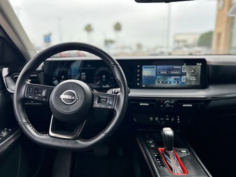 Used 2025 Nissan Kicks SR AWD/4WD image 16