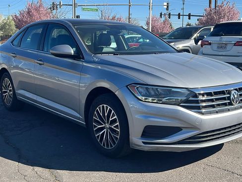 Used 2021 Volkswagen Jetta SE w/ SE Cold Weather Package image 3