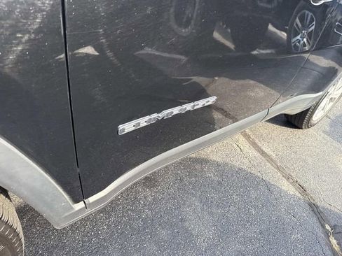 Used 2024 Jeep Compass Latitude image 16