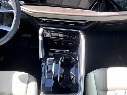 Used 2025 Audi Q5 Premium w/ Convenience Package image 15