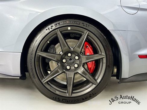 Used 2022 Ford Mustang Shelby GT500 w/ Carbon Fiber Track Pack image 39