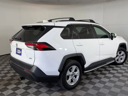 Used 2019 Toyota RAV4 XLE AWD/4WD image 10