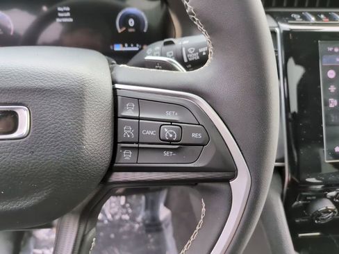 Used 2023 Jeep Grand Cherokee Altitude image 25