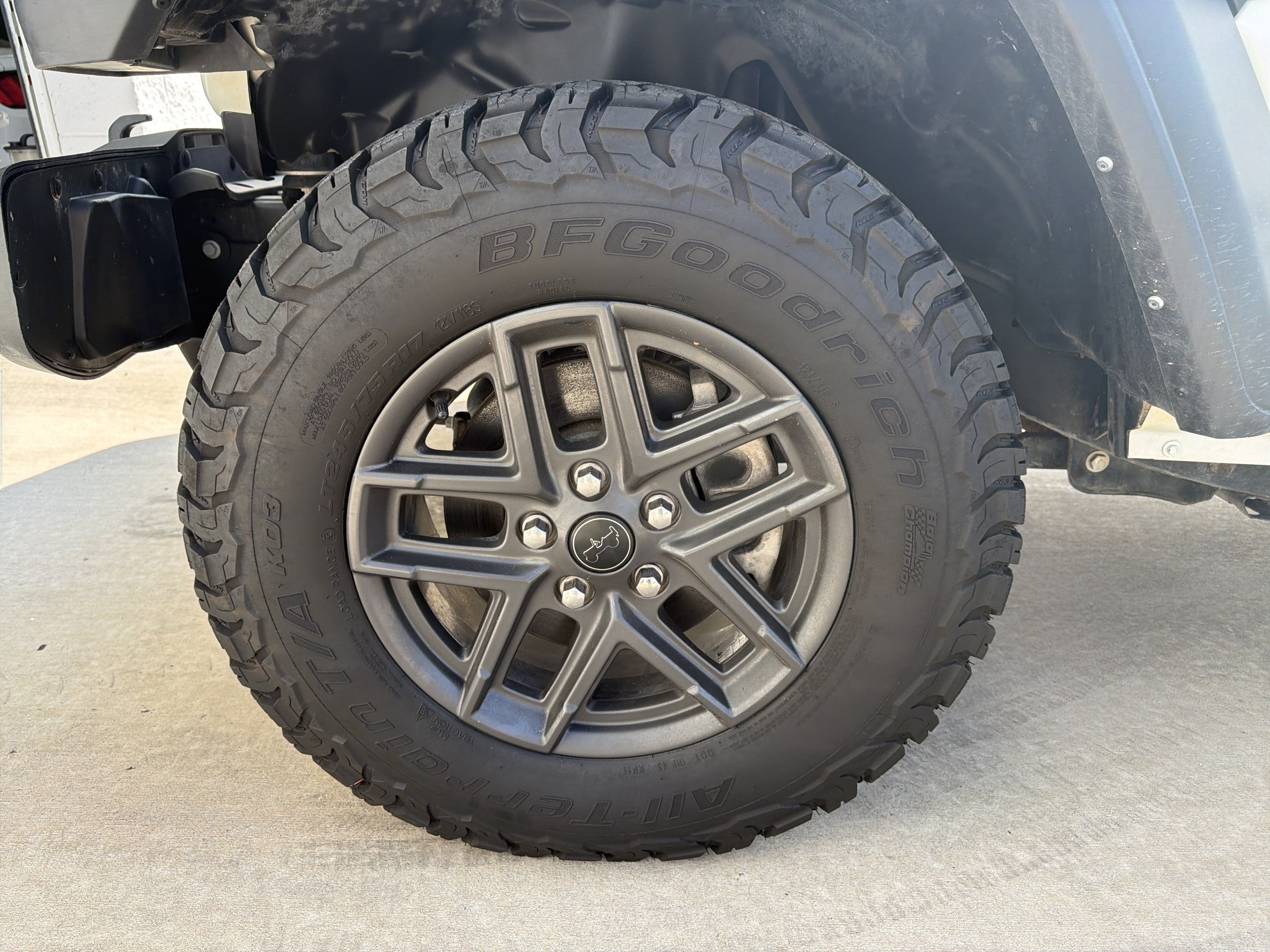 Used 2025 Jeep Gladiator Sport AWD/4WD image 13
