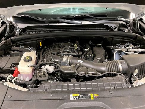 Used 2024 Jeep Grand Cherokee Laredo RWD image 11