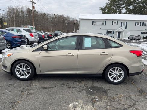 Used 2016 Ford Focus SE image 4
