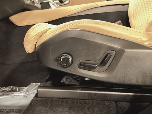 Used 2023 Volvo XC90 B6 Ultimate w/ Protection Package Premier image 14