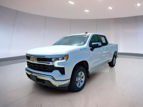 Used 2025 Chevrolet Silverado 1500 LT AWD/4WD image 2
