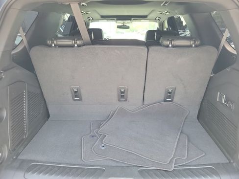Used 2022 Chevrolet Tahoe LT w/ LT Signature Package RWD image 9