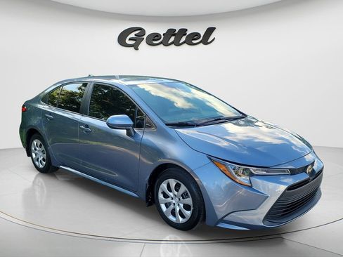 Certified 2025 Toyota Corolla LE FWD image 3