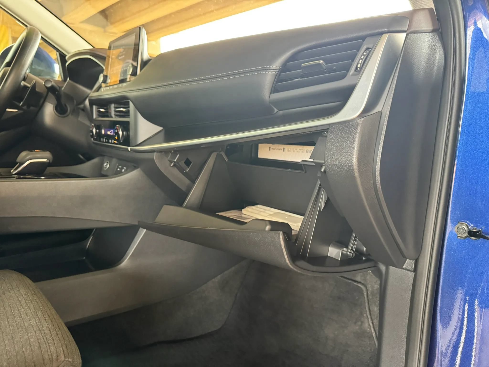 Used 2023 Nissan Rogue SV FWD image 26