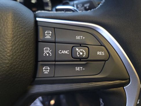 New 2025 Jeep Grand Cherokee Altitude image 15