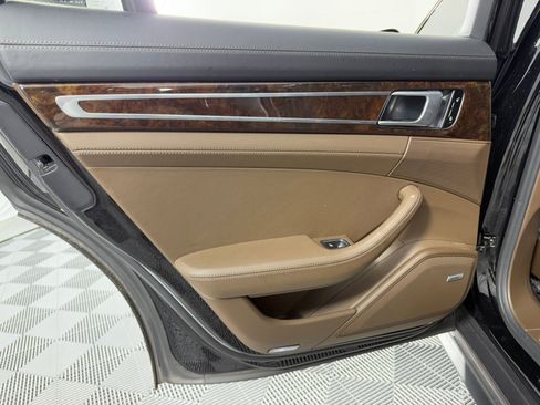 Used 2018 Porsche Panamera 4S image 17