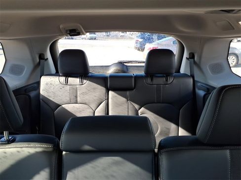 Used 2024 Honda Pilot Touring image 16