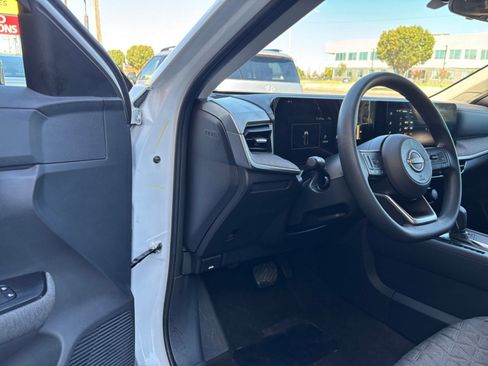 Used 2026 Nissan Kicks SV w/ Cold Weather Package AWD/4WD image 32