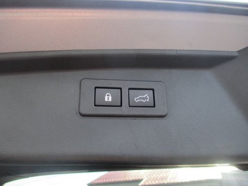 Used 2025 Subaru Outback Premium AWD/4WD image 14