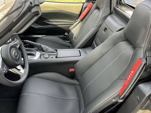 Used 2023 MAZDA MX-5 Miata Grand Touring RWD image 9