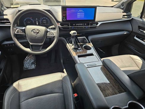 Certified 2025 Toyota Sienna Platinum AWD/4WD image 19