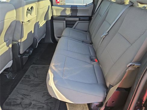 Used 2015 Ford F150 XLT image 16