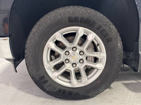 Used 2024 Chevrolet Silverado 1500 LT AWD/4WD image 44