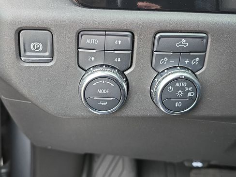 Used 2024 GMC Sierra 1500 Elevation image 25