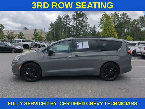 Used 2025 Chrysler Pacifica Limited FWD image 10