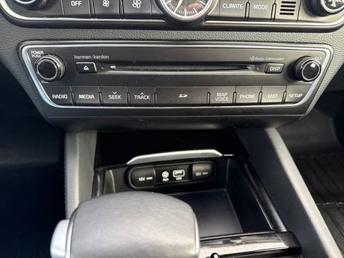 Used 2017 Kia Cadenza Premium w/ Luxury Package image 31