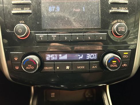 Used 2015 Nissan Altima 2.5 SV FWD image 16