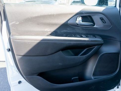 New 2026 Chrysler Pacifica Select image 12