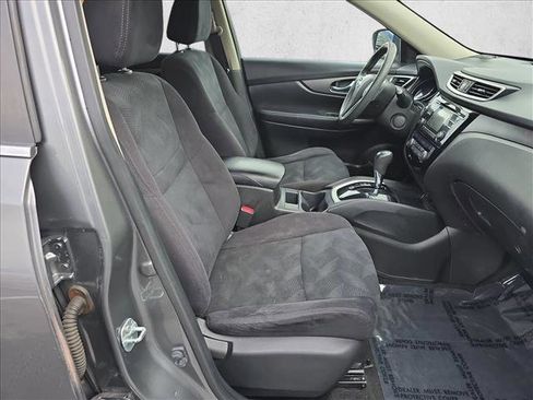 Used 2016 Nissan Rogue SV image 10