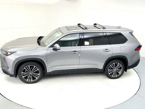 Used 2025 Toyota Grand Highlander AWD Hybrid image 14