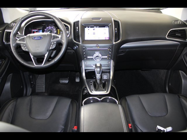 Used 2018 Ford Edge Titanium w/ Technology Package AWD/4WD image 12