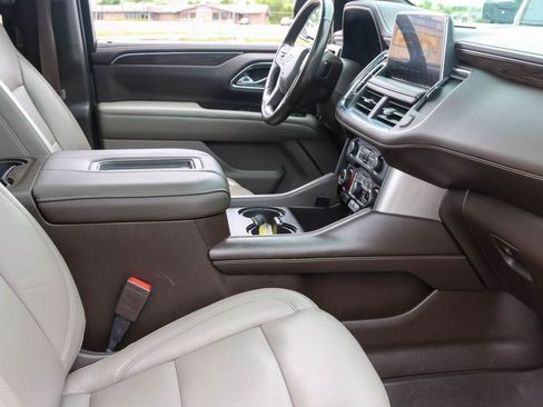 Used 2021 Chevrolet Tahoe Z71 w/ Luxury Package AWD/4WD image 15
