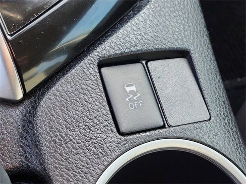 Used 2018 Toyota Corolla LE image 23